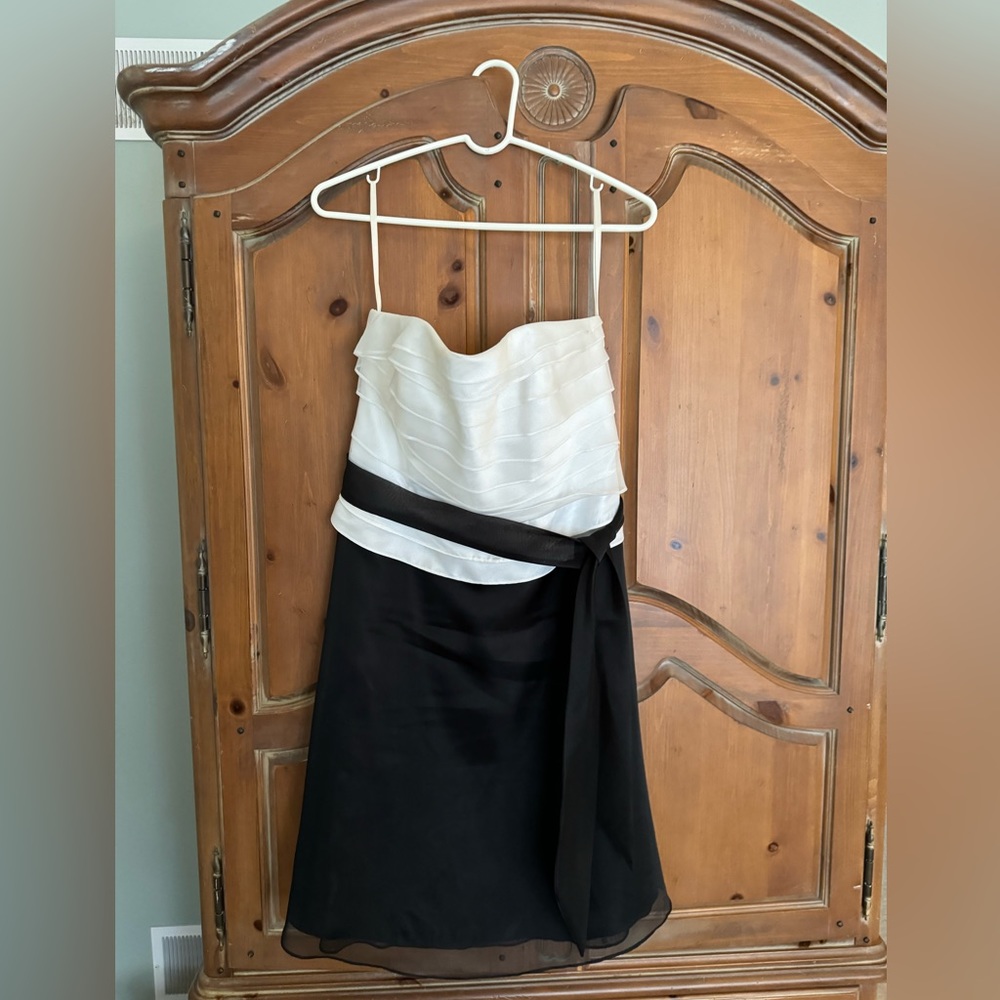 White House Black Market Black/White Strapless Tiered Dress (12)